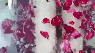 粉色乳头美少女的快捷方式义娘和恶作剧温泉旅行