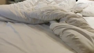 一群男女开房操逼，连体黑丝妹先上场，开档露奶骑乘抽插，爸爸快操我，太爽了娇喘连连