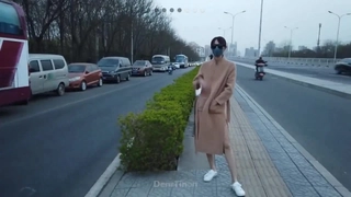 【地铁真实猥亵】齐叔巅峰之作-强行摸了一个JK群的妹子，手都要塞进去了，妹子好清纯呀！