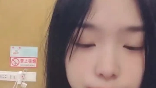 丈夫和学生情人在床上享受激情性爱