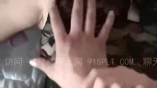 戴头巾的阿拉伯少女被操得紧绷的阴道