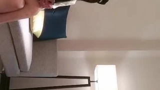 几乎没有合法的鸡巴在性爱录像带中吸吮和操逼