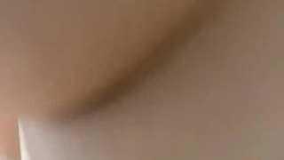 清纯漂亮小嫩妹欠钱不还只好裸债裸还~自拍淫片给债主当抵押品~