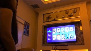 黑人Mia Thalia享受与大学男孩的无套阴道性交