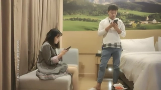 约操白嫩女友新春炮 胯下裹屌 裹爽了扒下内裤就骑坐上去 无套顶操超棒身材小骚女 娇喘呻吟 高清720P完整版