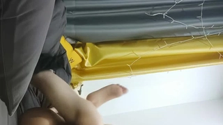 大屁股和射精在乳房上:青少年狂野的旅程