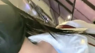 卫生间偷拍颜值极美的商场导购如厕